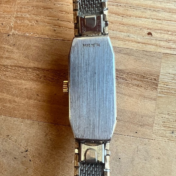 Vintage Wittnauer ladies dress watch 10k gold plated with diamonds NEW BATTERY main image 4